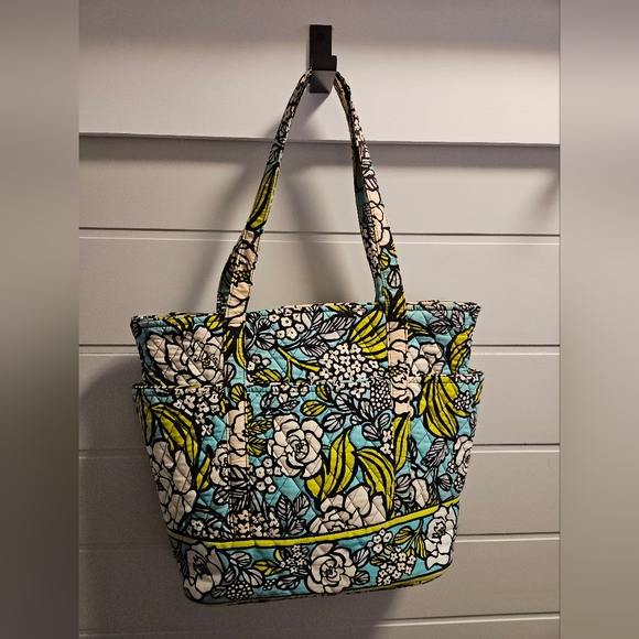 Vera Bradley Handbags - Vera Bradley retired Island Blooms tote